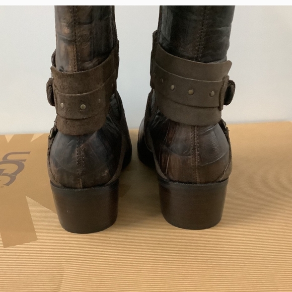 New UGGS winter boots - Picture 6 of 7